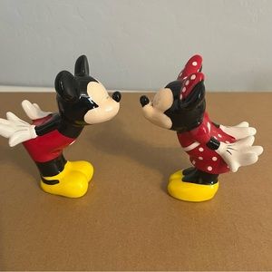 Disney Mickey and Minnie Mouse salt and pepper shakers ceramics.